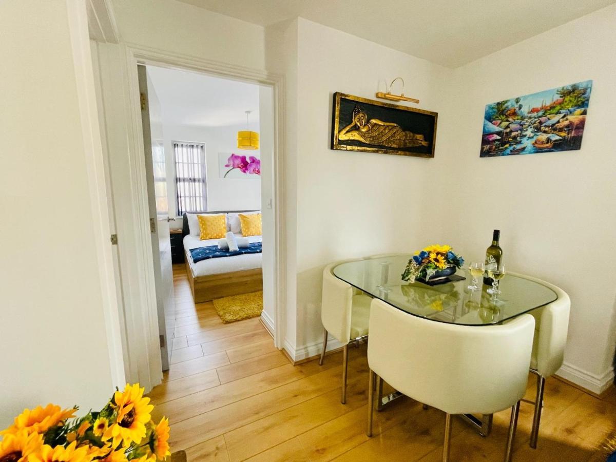 Captains Rest - 2 Bedroom Apartment In The Heart Of ブリックハム エクステリア 写真