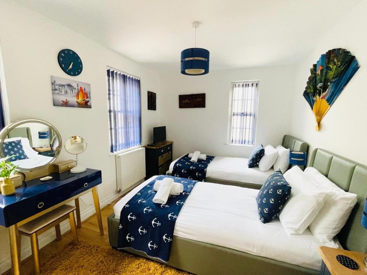 Captains Rest - 2 Bedroom Apartment In The Heart Of ブリックハム エクステリア 写真